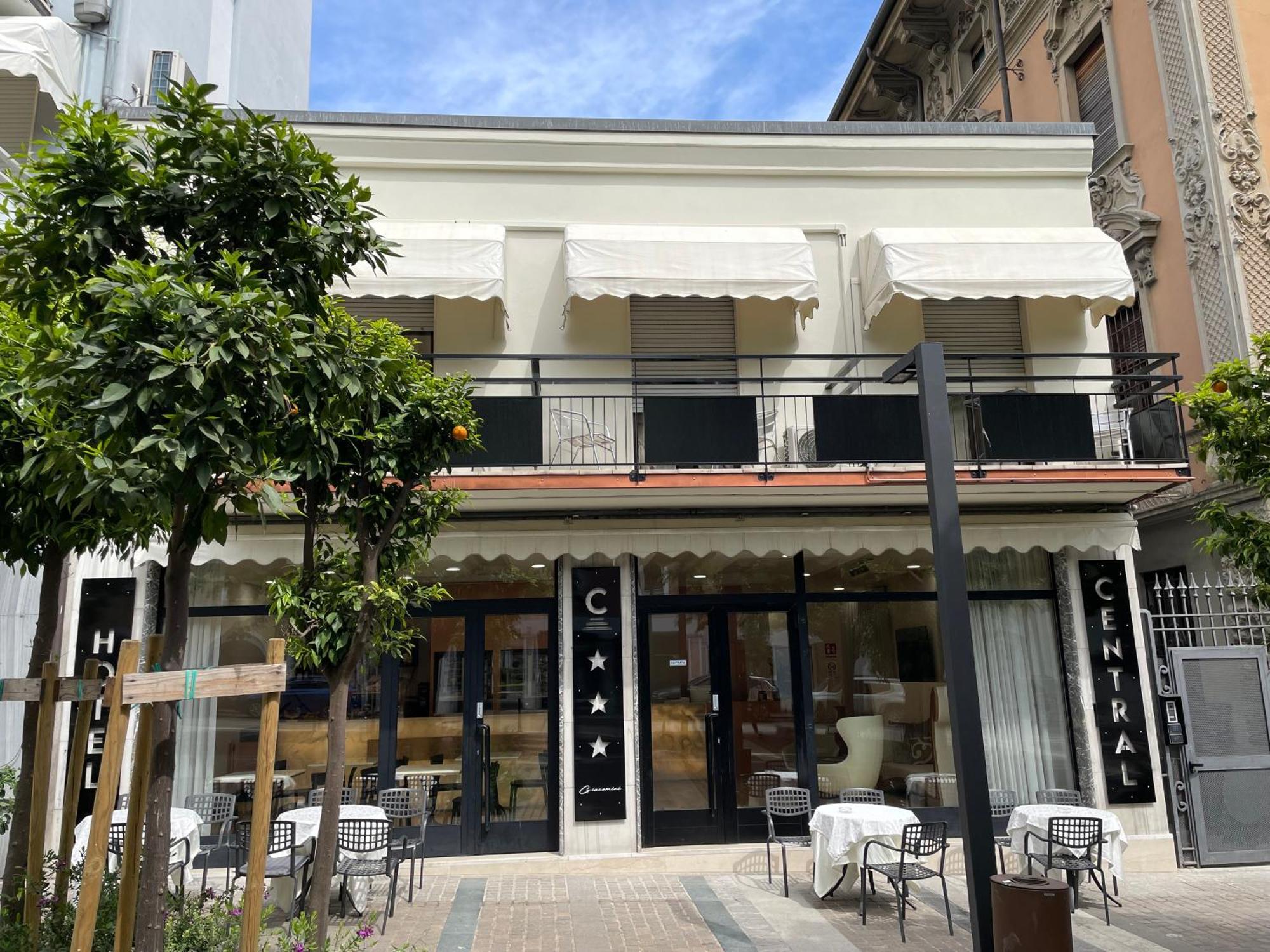 Hotel Central Giacomini Salò Zewnętrze zdjęcie