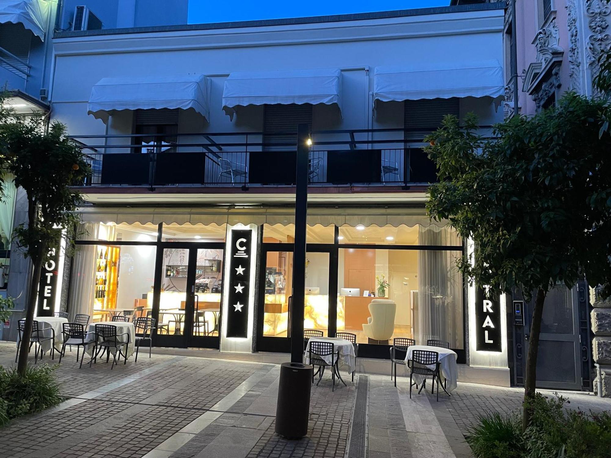 Hotel Central Giacomini Salò Zewnętrze zdjęcie